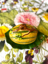 Load image into Gallery viewer, Large Melon Tureen with Underplatter by Mottahedeh