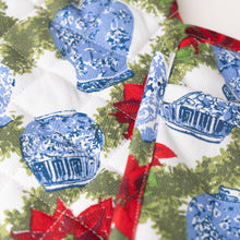 Load image into Gallery viewer, 8 Oak Lane - Poinsettias Oven Mitt Set