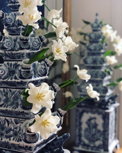 Load image into Gallery viewer, Blue and White Tulipiere