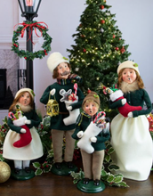 Load image into Gallery viewer, Byers' Choice Family with Stockings