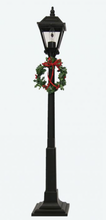 Load image into Gallery viewer, Byers' Choice Lamppost