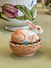 Load image into Gallery viewer, Mosser Glass Bunny Rabbit Covered Dish