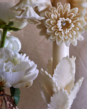 Load image into Gallery viewer, White Flower Candle