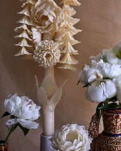 Load image into Gallery viewer, White Flower Candle