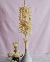 Load image into Gallery viewer, White Flower Candle