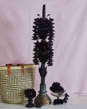 Load image into Gallery viewer, Black Flower Candle