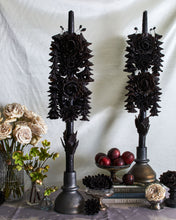 Load image into Gallery viewer, Black Flower Candle