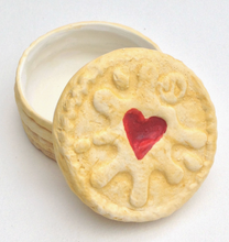 Load image into Gallery viewer, Jammy Dodger Heart Biscuit Trinket Box
