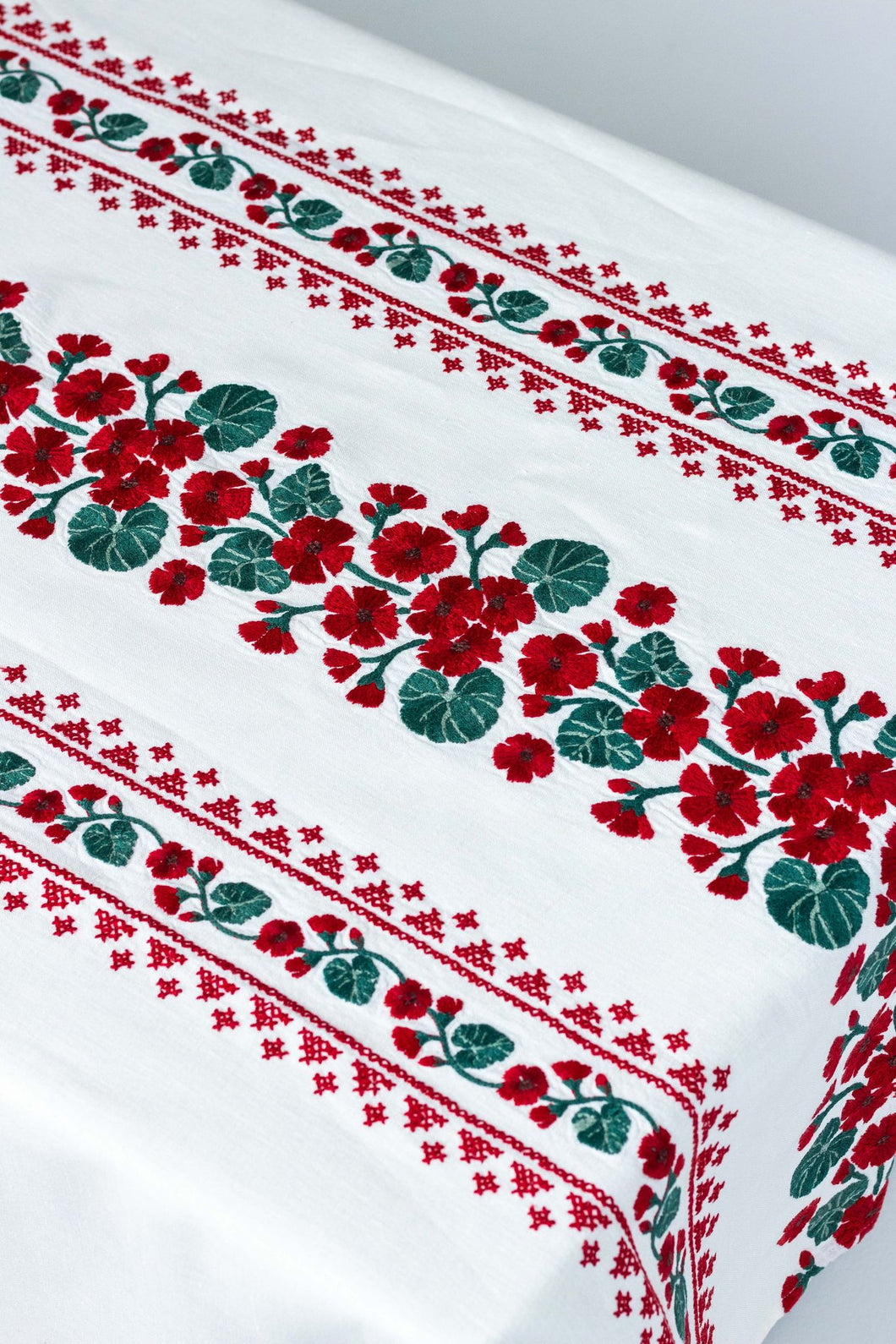 Geranio Embroidered Rectangular Tablecloth